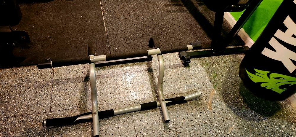 DOORWAY PULL UP BAR