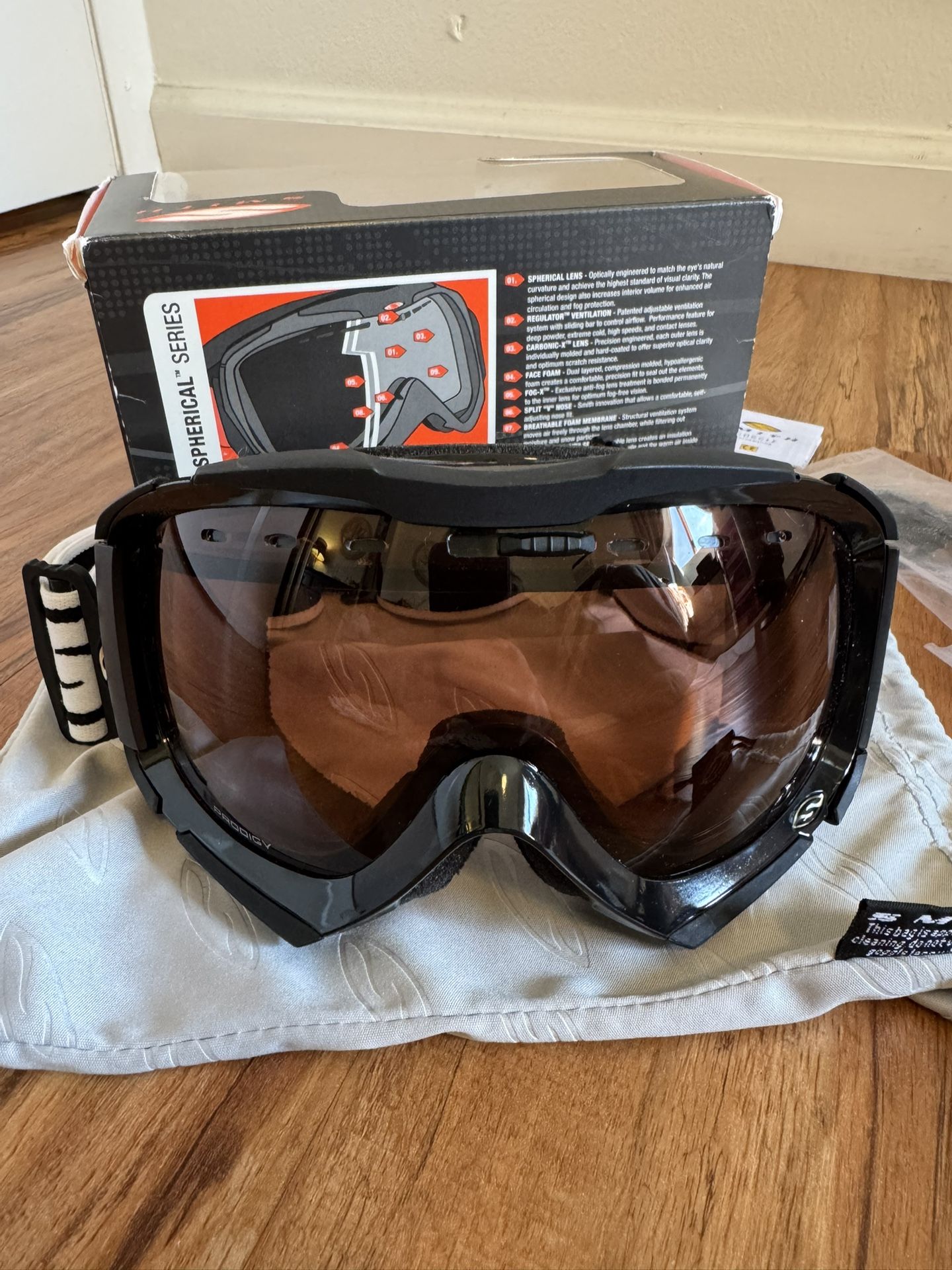 Ski / Snowboarding Goggles - Medium Fit