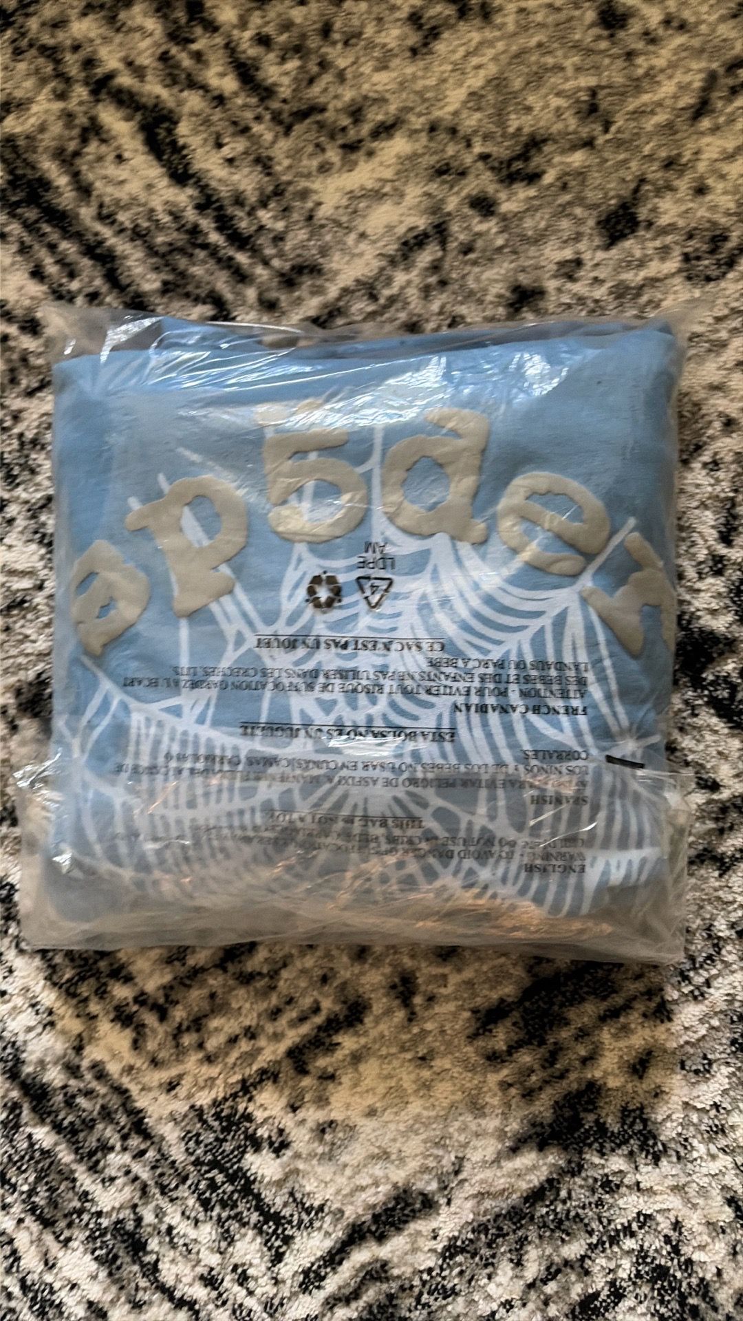 Spider hoodie, large in men’s