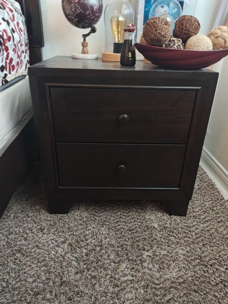 Queen Bedroom Set: NAME YOUR PRICE