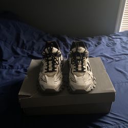 black and white balenciaga’s track runner 2.0