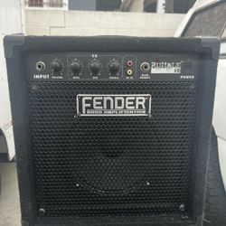 AMPLIFICADOR PARA BAJO RUMBLE 15