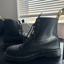 Dr Martens The Original Pascal Virginia Boots