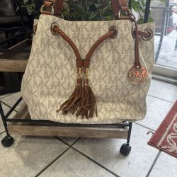 Mk Nice A Big And Unique Purse