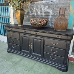 Elegant And Beautiful Dresser 
