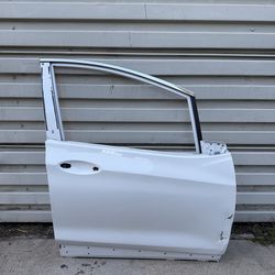 2017 2018 2019 2020 2021 2022 2023 Chevrolet Chevy Bolt EV / EUV Front Right Passenger Side Door White OEM (ORIGINAL)
