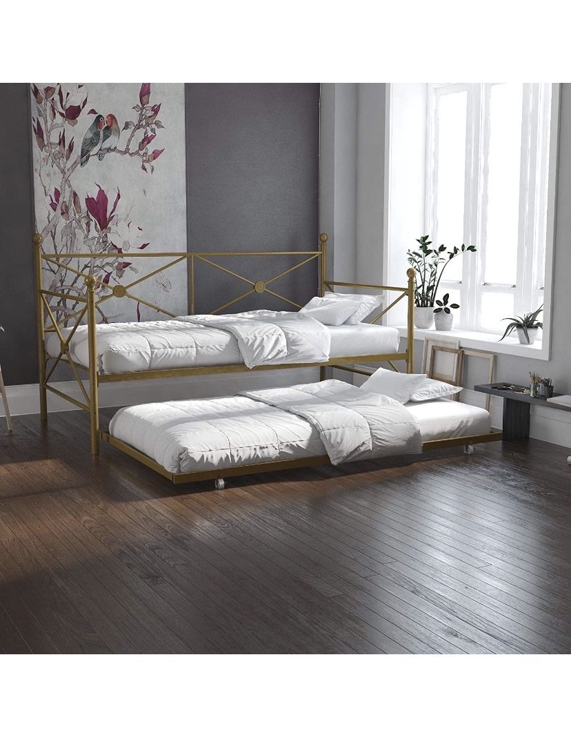 Twin Metal Daybed with Trundle