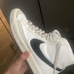 Blazer Mid ‘77 Vintage (Size 9.5)