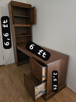 Desk in good condition PICK UP ONLY