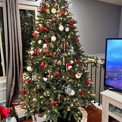 7.5 Foot Christmas Tree 