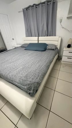 Bed king Cama King colchón no bueno