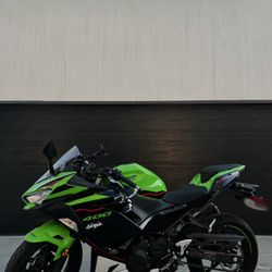 2022 Kawasaki Ninja 400 “showroom new” for sell