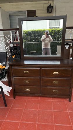 Juego de cuarto Queen $250