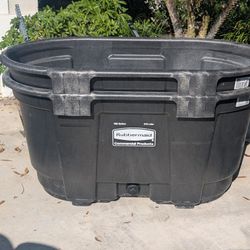 2 Rubbermaid 100 Gallon Troughs / Tubs 
