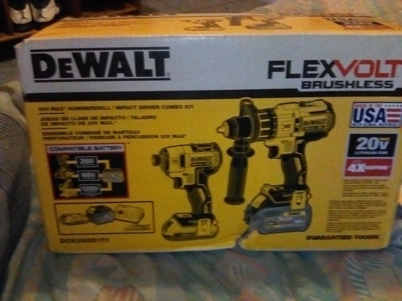 DeWALT FLEXVOLT BRUSHLESS 20V HAMMER DRILL/IMPACT DRIVER COMBO KIT WILLING TO TRADE FOR IPHONE XS MAX IF NOT CASH