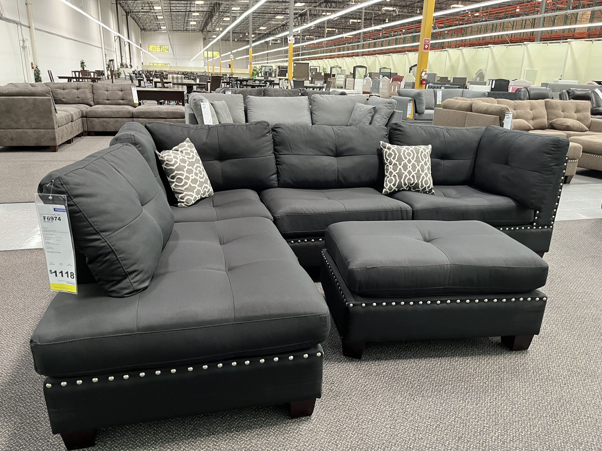 New Reversible Nailhead Sectional . Black . 104” X 75”. Free Delivery !
