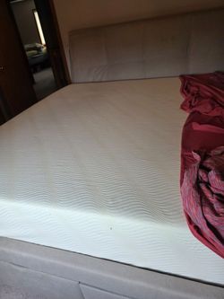 King Size Bob’s Furniture Bed Frame + Mattress