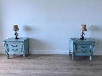 Matching vintage night stands with lamps