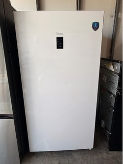 Midea 17 cu. ft. Convertible Upright Freezer (White)