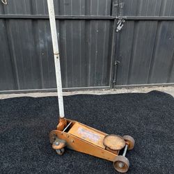 Hydrolic floor jack 2 1/4 Tons