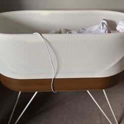 Snoo With Extra Sheets And Swaddles