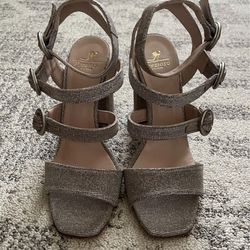 New Prezioso metallic block-heel sandals with multiple buckle straps Size 7