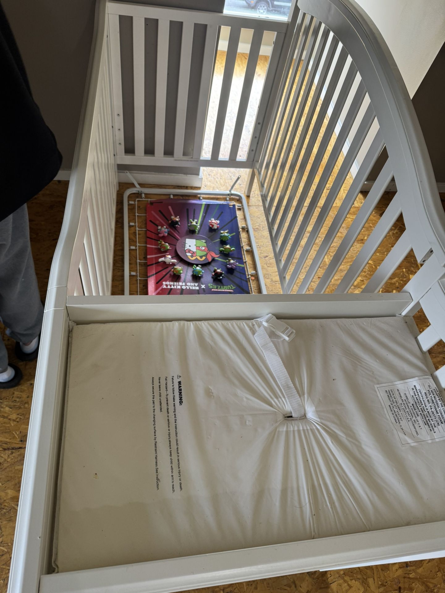 crib/changing table