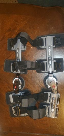 Donjoy henged adjustable knee brace