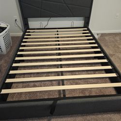 Queen Size Pop Up Storage Bed With Outlets 