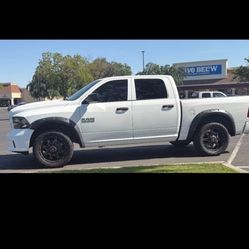 2017 Dodge Ram V8 5.7 Hemi  Miles 82