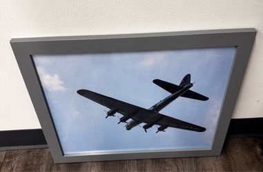 2 Airplane Frames