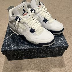 Midnight Navy Jordan 4 (SIZE 11)