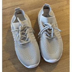 Brand new Size 37 (Size 6.5) Grey Sneakers Stripes Lightweight KPop Airport Fashion Inspired Sports Shoes 