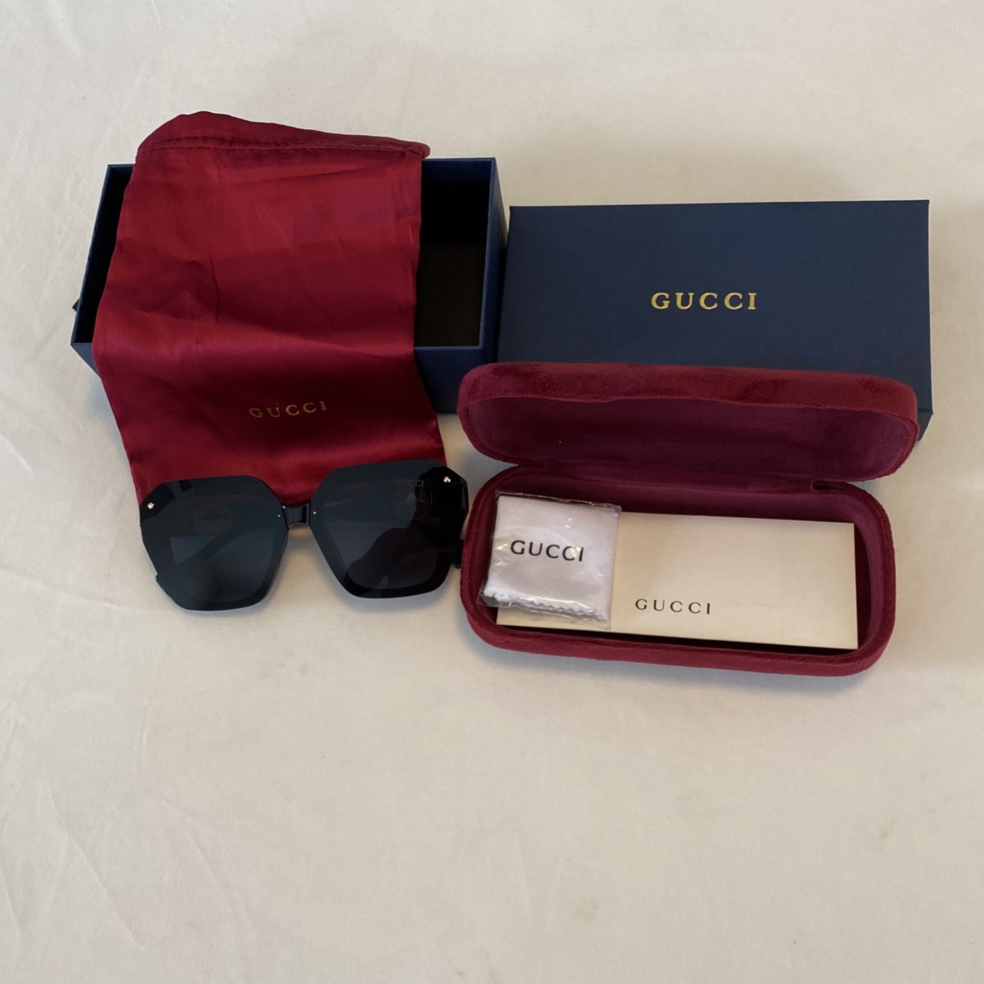 New Women’s Gucci Red Black And Green Striped Sunglasses
