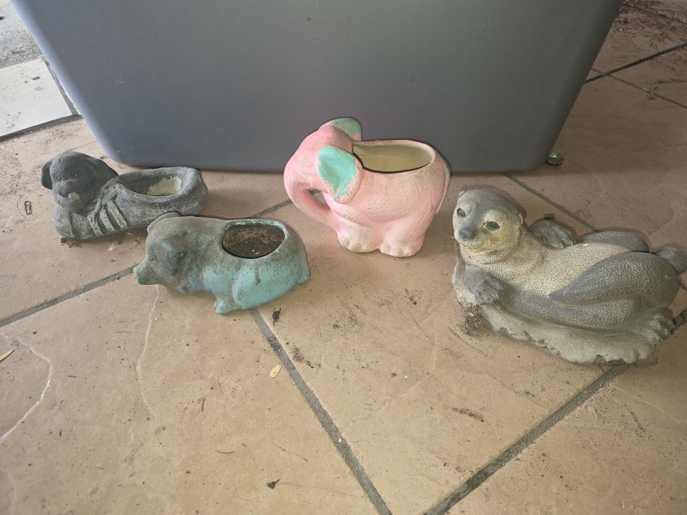 Small Garden Concrete Statues