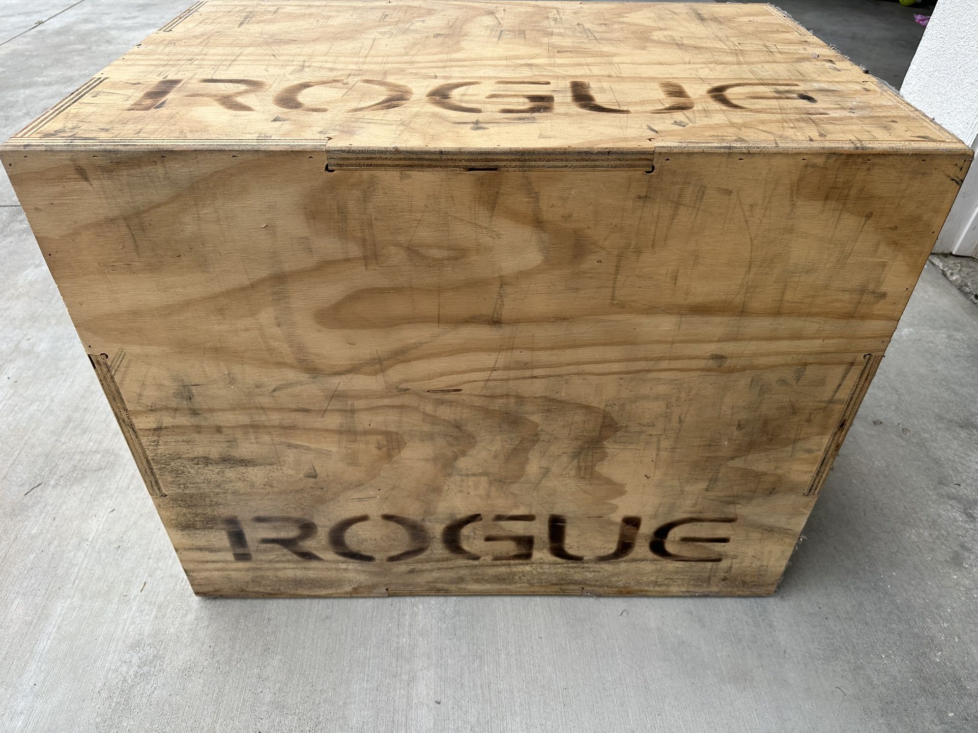 Barbell, Kettlebell and Rogue Box 20/24/30”