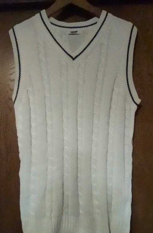 Men's Lightweight Cable V neck Vest 