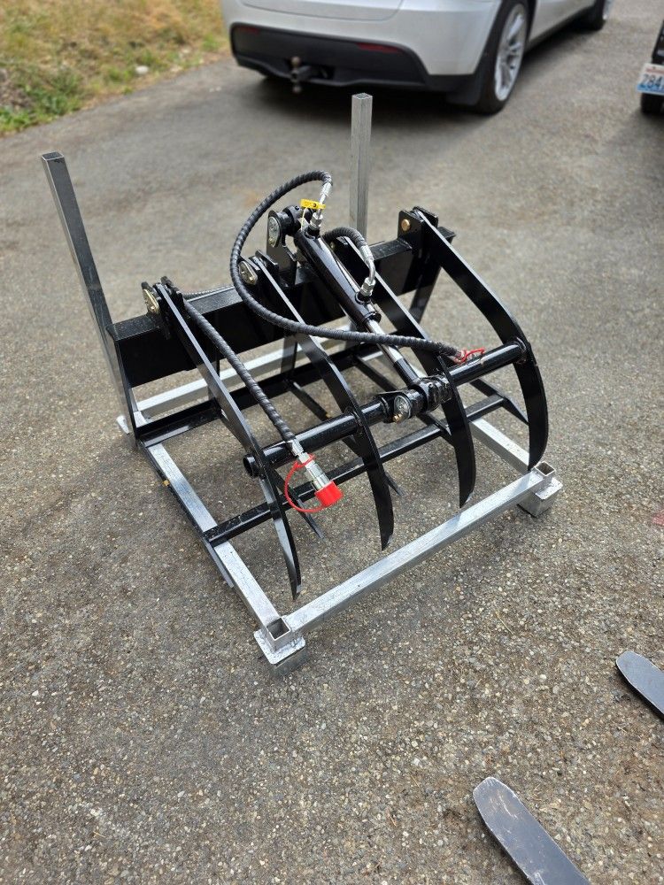 Mini Skid Steer 38-in Grapple Gripper Hydraulic Attachment