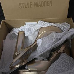 STEVE MADDEN gold heels