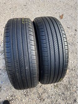 Set of 2 nice Michelin primacy all season 235/65/17 ( We install & balance)