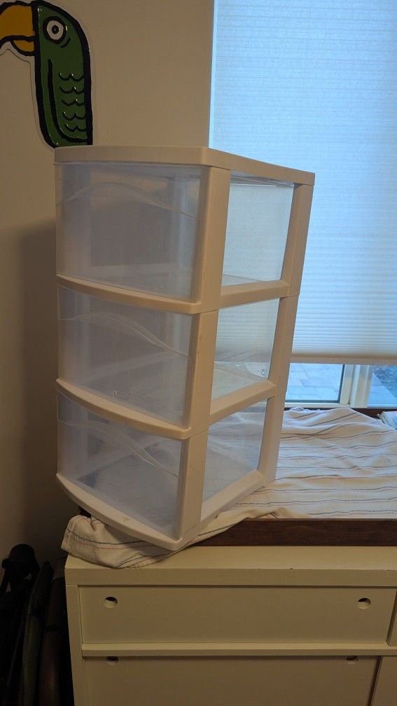 Sterlite plastic organizer dresser with drawers