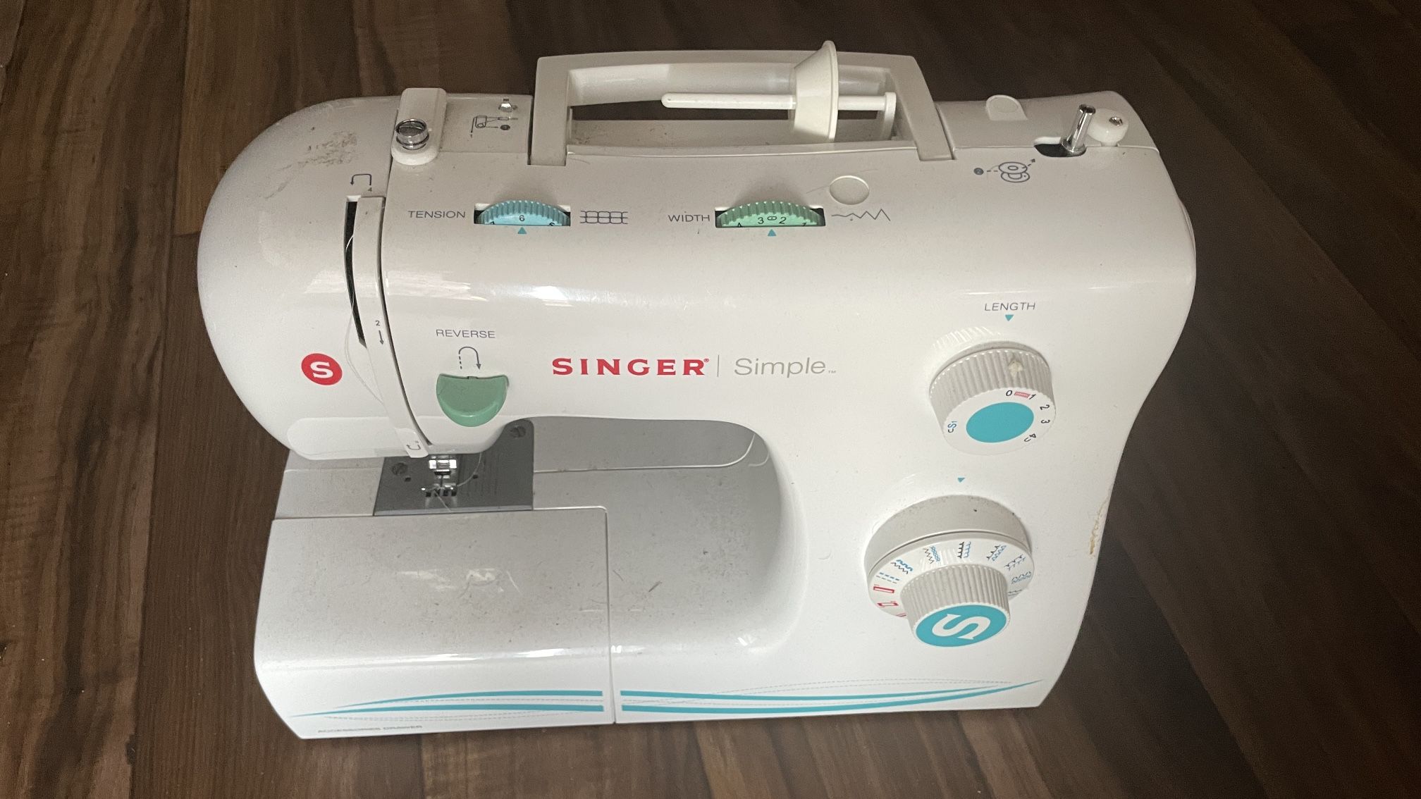 Singer Sewing Machine - No Pedal