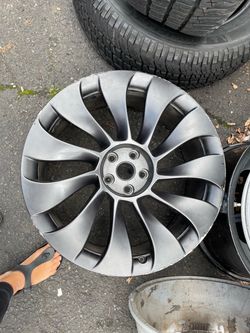 Tesla OEM 21 inch 21x9.5 one used rim in great condition 200$ for 1 wheel plus tax. More rims styles in stock , used and new , sets and singles. Ins