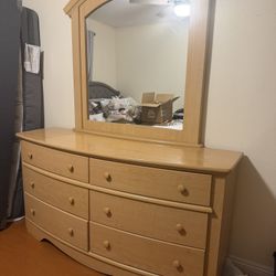 Dresser With Mirror