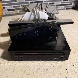 Nintendo Wii loaded with 90 Games
