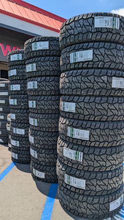 285/70R17 Kumho Road Venture RT On Special š„
