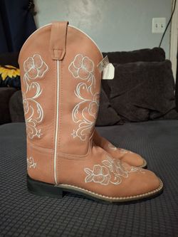 Brand New Woman Boots size 6