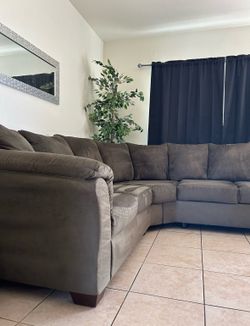 Sectional Couch 300$