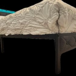 QUEEN BED