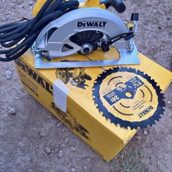 Dewalt 15 AMP corded 7 1/4 circular saw